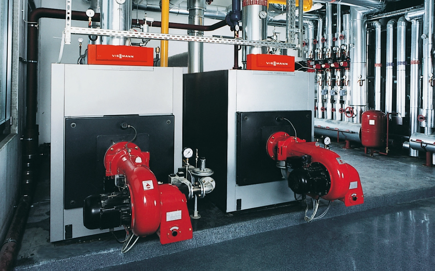 Gasheizung zu umweltfreundlicher Hybridheizung erweitern in Kombination mit Wärmepumpe oder Solarthermie