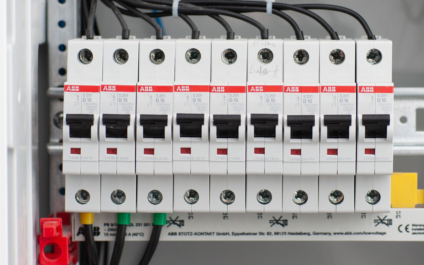 Elektroinstallation von Schaltkästen von Schürmann & Voss