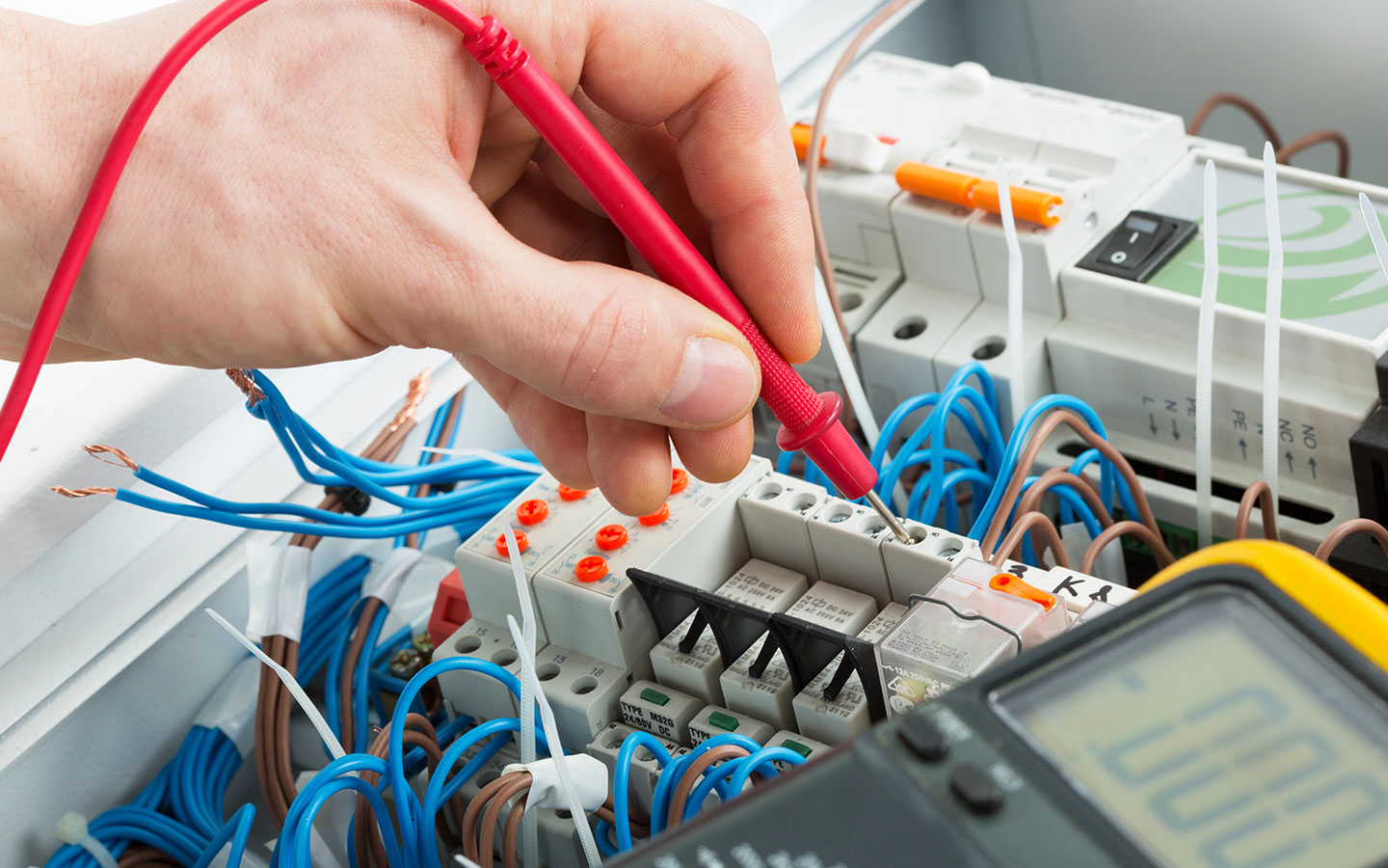 Schürmann & Voss plant Ihre gesamte Elektrik sicher, modern und zukunftsorientiert.