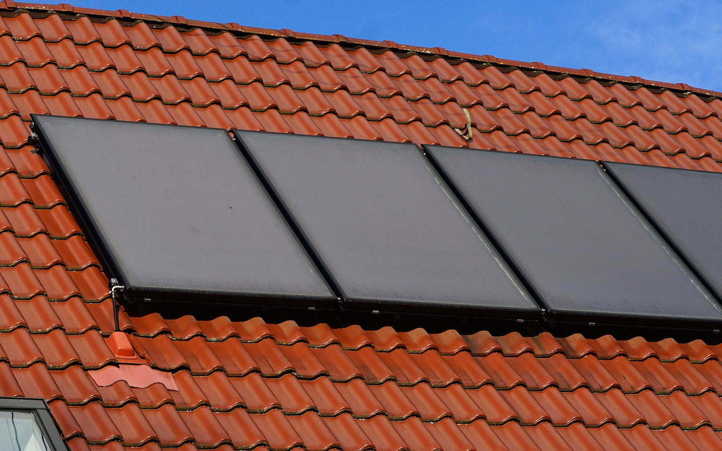 Solarthermie auf dem Dach installieren durch Schürmann & Voss