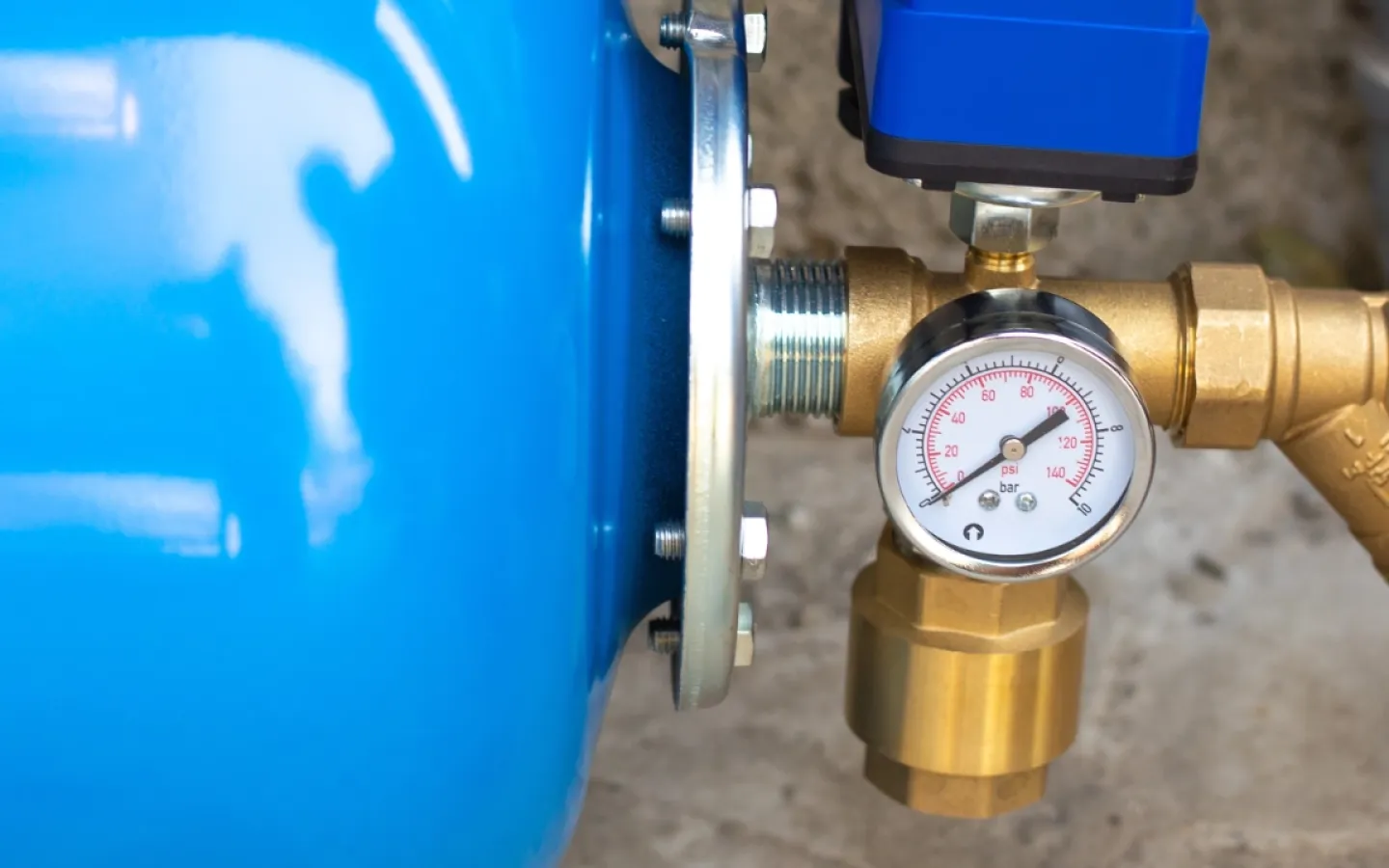 Schürmann & Voss tauscht, installiert und wartet Druckkessel sowie Hauswasserwerke für Eigenversorgung und Garten