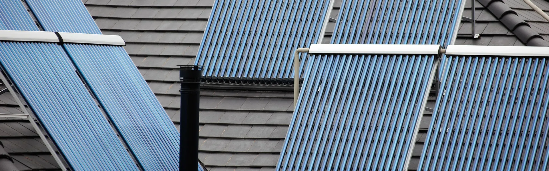 Schürmann & Voss plant und installiert Ihre Solarthermie-Anlage zur Warmwasserbereitung & Heizungsunterstützung